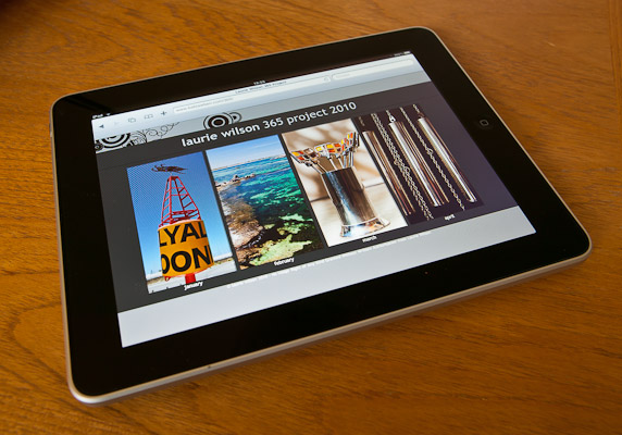 I just love this Ipad, it's so cool! (Promise that this is the last IPad photo!)