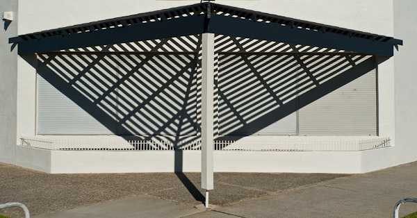 This shade casts a wierd shadow
